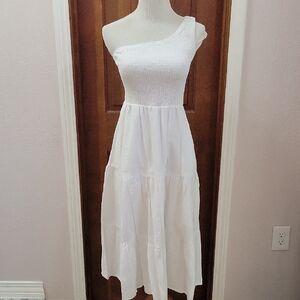 White One-Shoulder Dress